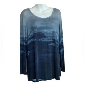 LISA RINNA COLLECTION long sleeved tee, shades of blue in horizon theme. M
